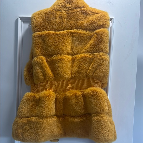 Women’s Faux Fur Vest - Mustard Yellow - Picture 6 of 6